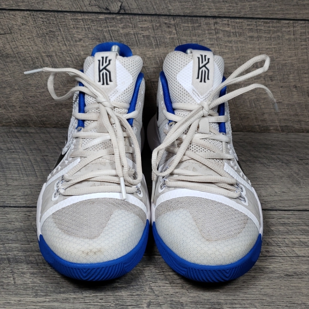 Nike Kyrie 3 Youth Size 6 Women's Size 7½ W/Box